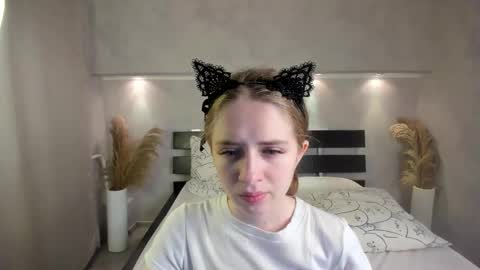 Camilla online show from 10-11-25, 01:05