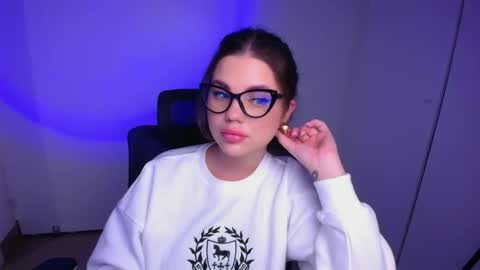 Snapshot of camilla_xo_ chatting on 11-27-25, 07:54 Camilla online show from 11-27-25, 07:54