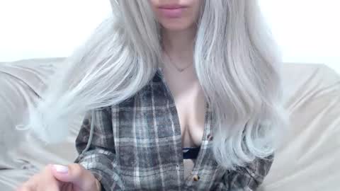 Snapshot of camillebunny chatting on 05-15-26, 01:56 CamilleBunny online show from 05-15-26, 01:56