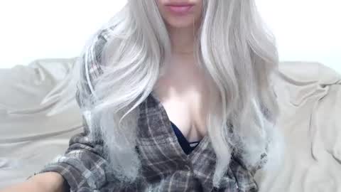 Snapshot of camillebunny chatting on 05-27-26, 01:02 CamilleBunny online show from 05-27-26, 01:02
