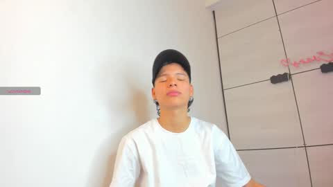 Snapshot of camillo_virgil chatting on 09-24-25, 10:51 Camillo Virgil online show from 09-24-25, 10:51