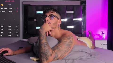   INDEPENDENT MODEL online show from 02-24-25, 04:05