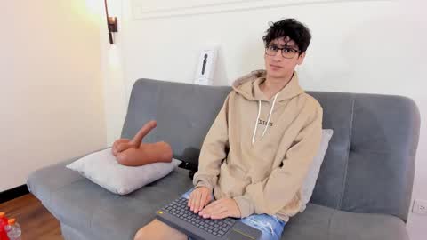 Snapshot of camilo_stark chatting on 12-16-25, 02:49 Camilo online show from 12-16-25, 02:49