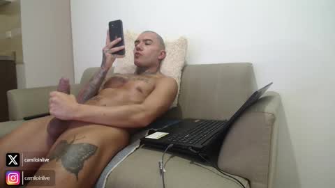 camiloinlive online show from 12-22-25, 04:04