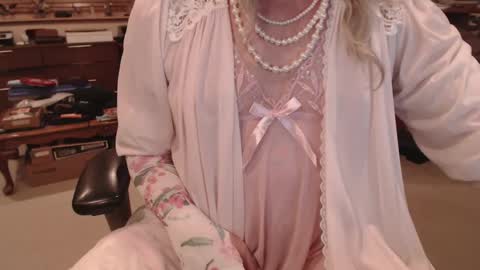 Snapshot of cammiecd chatting on 01-08-25, 05:16 CammieCD online show from 01-08-25, 05:16