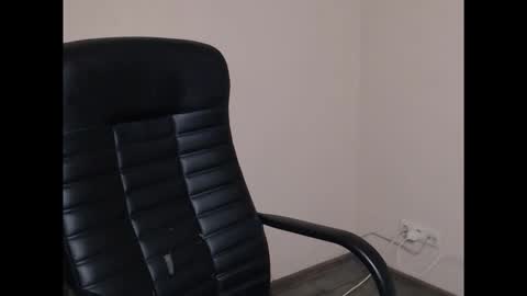 cammila horn online show from 12-23-25, 06:11