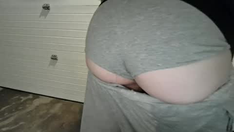 Snapshot of cammyman6900 chatting on 05-16-26, 10:41 cammyman6900 online show from 05-16-26, 10:41