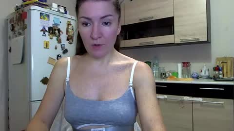 Snapshot of canabisgirl chatting on 01-18-25, 06:53 Taisia online show from 01-18-25, 06:53