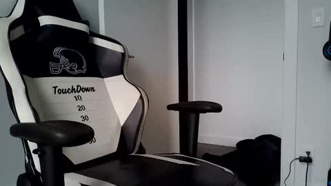 Devon online show from 06-03-26, 01:41