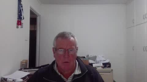 Snapshot of canberian chatting on 05-27-26, 01:13 Canberian online show from 05-27-26, 01:13