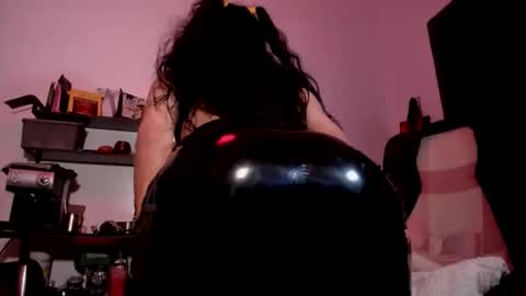 Candelaria online show from 04-12-26, 07:02