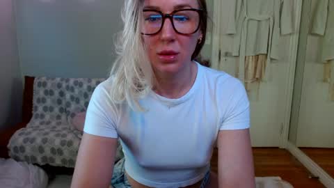 Snapshot of candicamgirl chatting on 04-07-26, 03:34 MissCandiJones online show from 04-07-26, 03:34