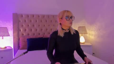 Snapshot of candiegilson__ chatting on 01-18-26, 11:47 Candie online show from 01-18-26, 11:47