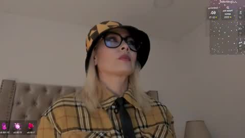 Snapshot of candiegilson__ chatting on 02-02-26, 12:15 Candie online show from 02-02-26, 12:15