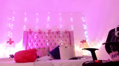 Snapshot of candiegilson__ chatting on 02-15-26, 10:58 Candie online show from 02-15-26, 10:58