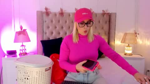 Snapshot of candiegilson__ chatting on 02-17-26, 12:45 Candie online show from 02-17-26, 12:45