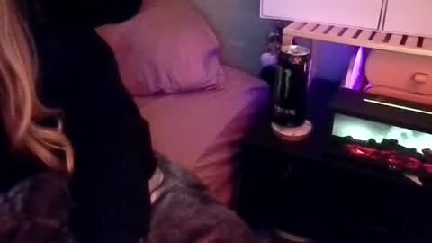 Candi online show from 11-30-25, 01:26