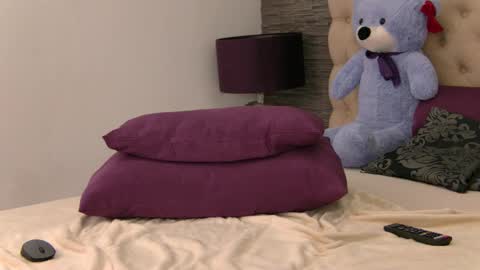 Bella online show from 10-09-25, 04:54