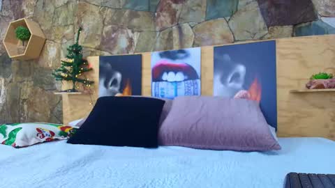 Jolie online show from 12-20-25, 09:27