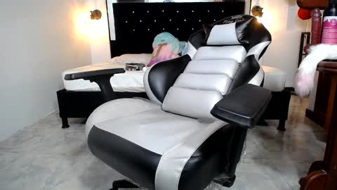 candy online show from 02-13-25, 09:41