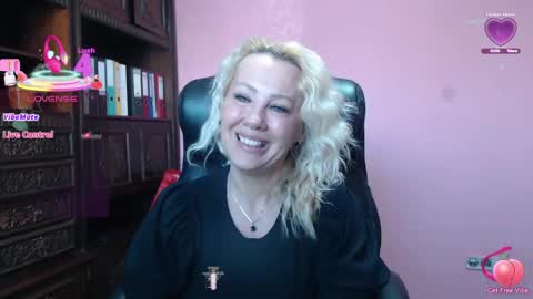 Snapshot of candy_hellenx chatting on 04-12-26, 01:16 candy_hellenx online show from 04-12-26, 01:16