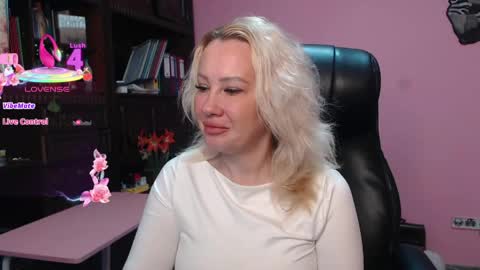 Snapshot of candy_hellenx chatting on 04-17-26, 03:53 candy_hellenx online show from 04-17-26, 03:53