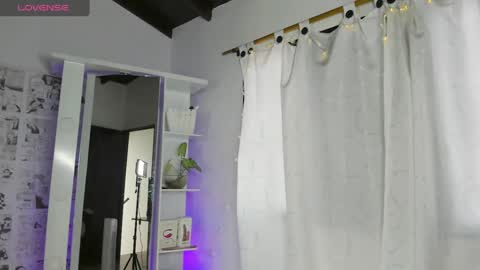 Snapshot of candy_hes chatting on 01-28-25, 10:01 Nickol online show from 01-28-25, 10:01