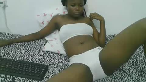 Snapshot of candy_lisah chatting on 06-08-26, 05:35 Lisa online show from 06-08-26, 05:35