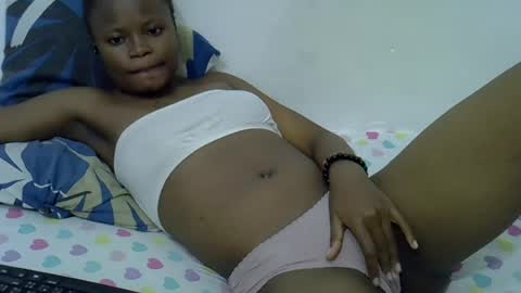 Snapshot of candy_lisah chatting on 07-19-26, 04:11 Lisa online show from 07-19-26, 04:11