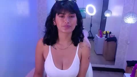 Snapshot of candy_lux_ chatting on 01-14-25, 04:40 Candy online show from 01-14-25, 04:40