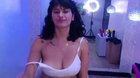 Snapshot of candy_lux_ chatting on 01-14-25, 10:44 Candy online show from 01-14-25, 10:44