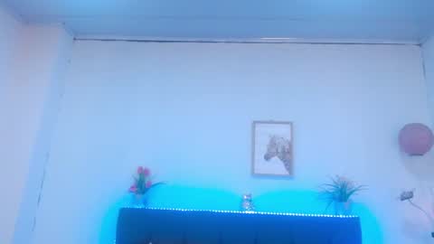 Snapshot of candy_lux_ chatting on 07-16-26, 06:25 Candy online show from 07-16-26, 06:25