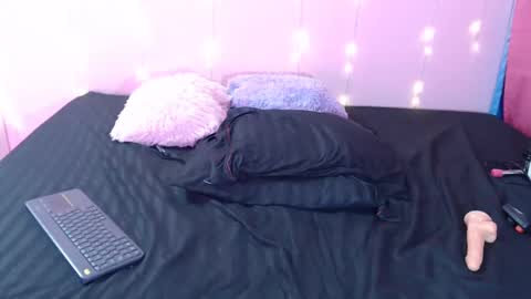 Snapshot of candy_sexx15 chatting on 12-07-24, 04:31 MELISSA online show from 12-07-24, 04:31
