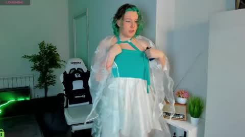 Snapshot of candy_yeah chatting on 02-05-26, 01:43 Mary online show from 02-05-26, 01:43