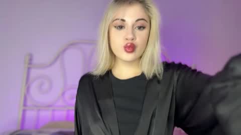 You can call me HH online show from 11-11-25, 07:03