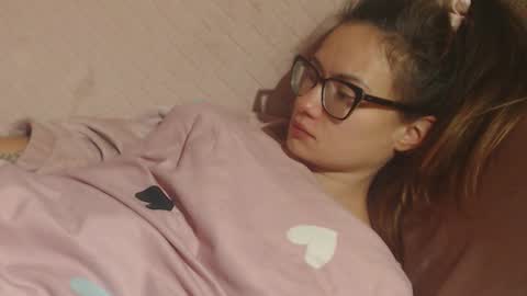 Snapshot of candylady136 chatting on 11-15-25, 07:16 say meow and send tip online show from 11-15-25, 07:16