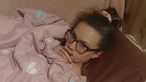 Snapshot of candylady136 chatting on 12-17-25, 03:23 say meow and send tip online show from 12-17-25, 03:23