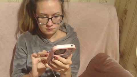 Snapshot of candylady136 chatting on 12-22-25, 08:00 say meow and send tip online show from 12-22-25, 08:00