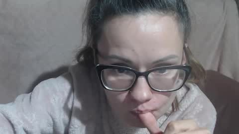 Snapshot of candylady136 chatting on 02-07-26, 04:00 say meow and send tip online show from 02-07-26, 04:00