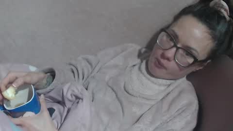 Snapshot of candylady136 chatting on 02-09-26, 06:45 say meow and send tip online show from 02-09-26, 06:45