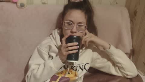 Snapshot of candylady136 chatting on 03-17-26, 08:28 say meow and send tip online show from 03-17-26, 08:28