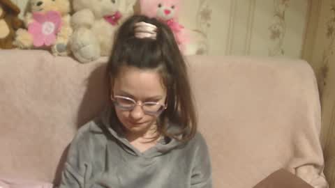 Snapshot of candylady136 chatting on 03-24-26, 04:34 say meow and send tip online show from 03-24-26, 04:34