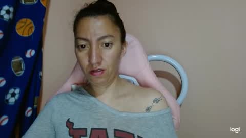 Snapshot of candymilfff chatting on 05-03-26, 01:17 candymilfff online show from 05-03-26, 01:17