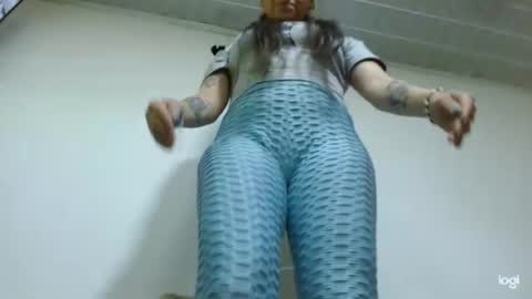 Snapshot of candymilfff chatting on 06-30-26, 10:11 candymilfff online show from 06-30-26, 10:11
