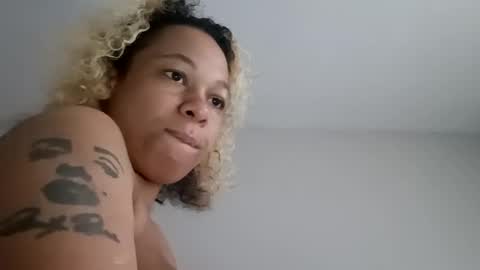 candyredxo2024 online show from 09-12-25, 04:18