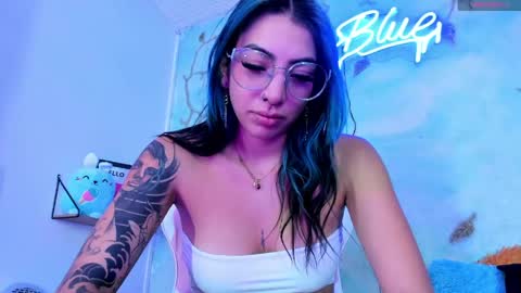 Snapshot of candyrisex chatting on 05-25-26, 08:53 candyrisex online show from 05-25-26, 08:53