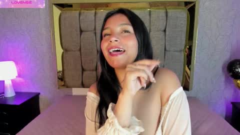 Snapshot of candys_victoria chatting on 10-17-25, 05:32 Candys Victoria online show from 10-17-25, 05:32