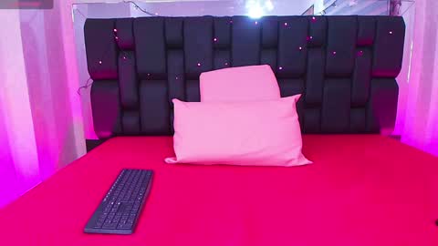 Aura  online show from 01-31-25, 11:56