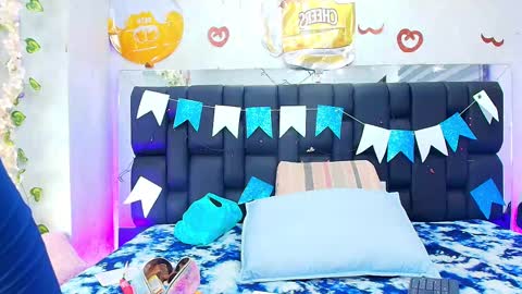 Aura  online show from 09-29-25, 11:59