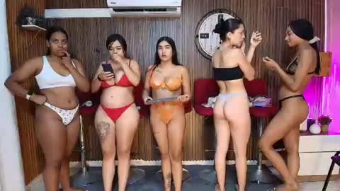 Snapshot of canelasquirtxxx chatting on 07-15-26, 11:26 Sara online show from 07-15-26, 11:26